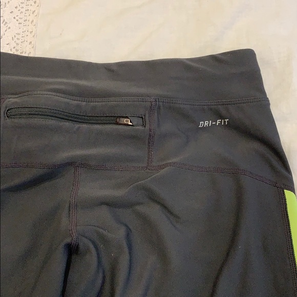 Nike Dri-Fit Crop Leggings - Picture 4 of 5